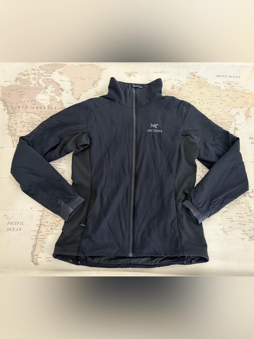 Arc'teryx Atom SL Insulated Jacket Size Medium Black - Picture 2 of 16